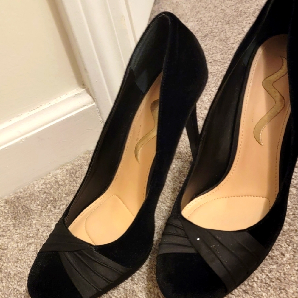 High heels. Very comfy.  Size 10. Valvet. 11 cm.